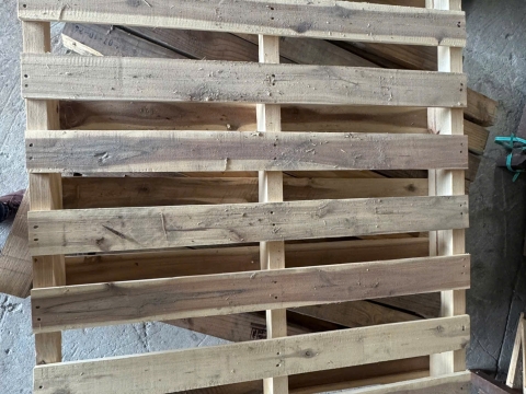 Pallet gỗ Tân Uyên