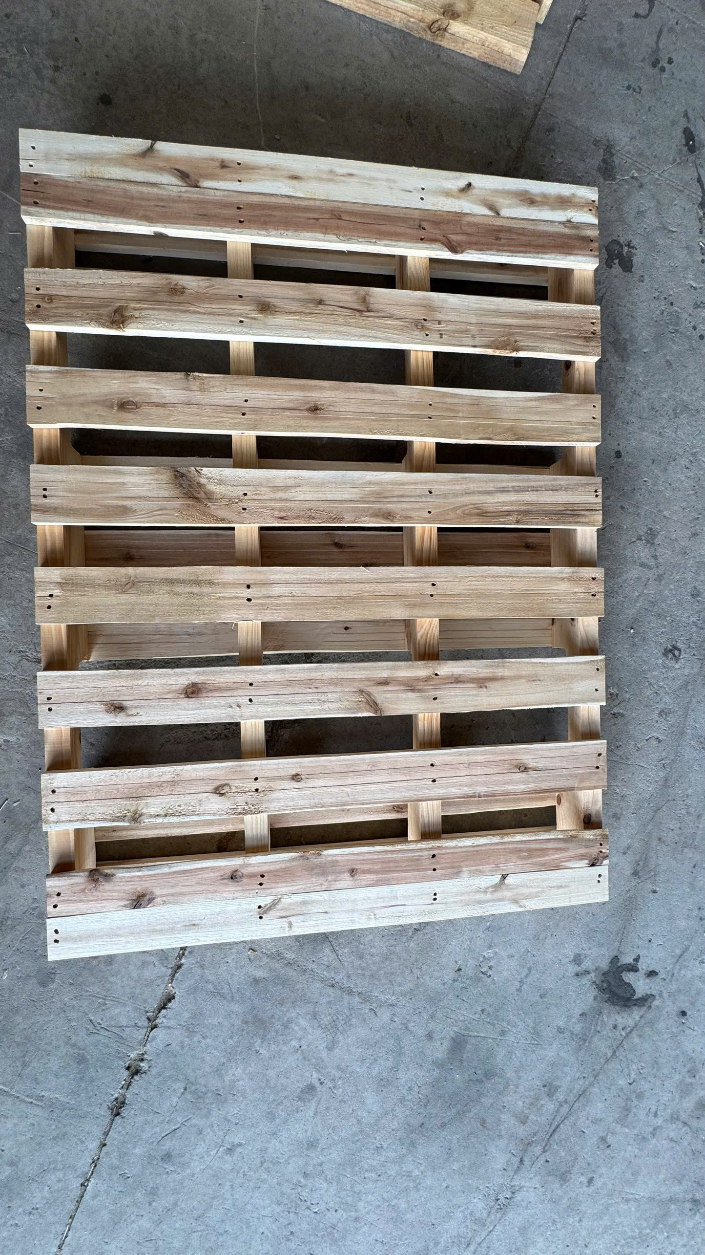 pallet go phu giao