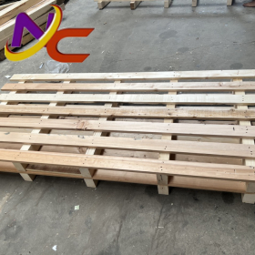 Pallet nâng 2 hướng lớn